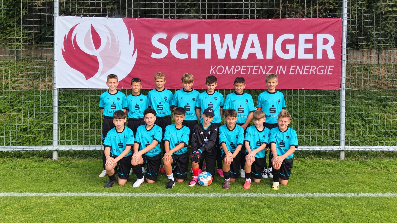 Jubelnde Junioren Mannschaft in der Kabine