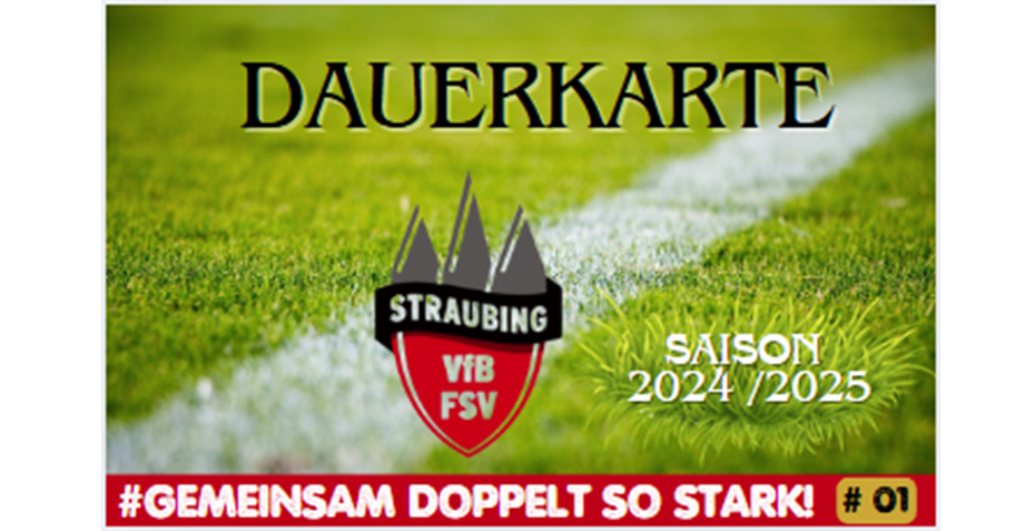 Zwei Fußballspielerinnen und der Trainer halten eine Dauerkarte in der Hand